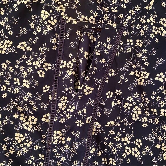 Collective Concepts Navy Floral Chiffon Top Size M - Picture 3 of 7